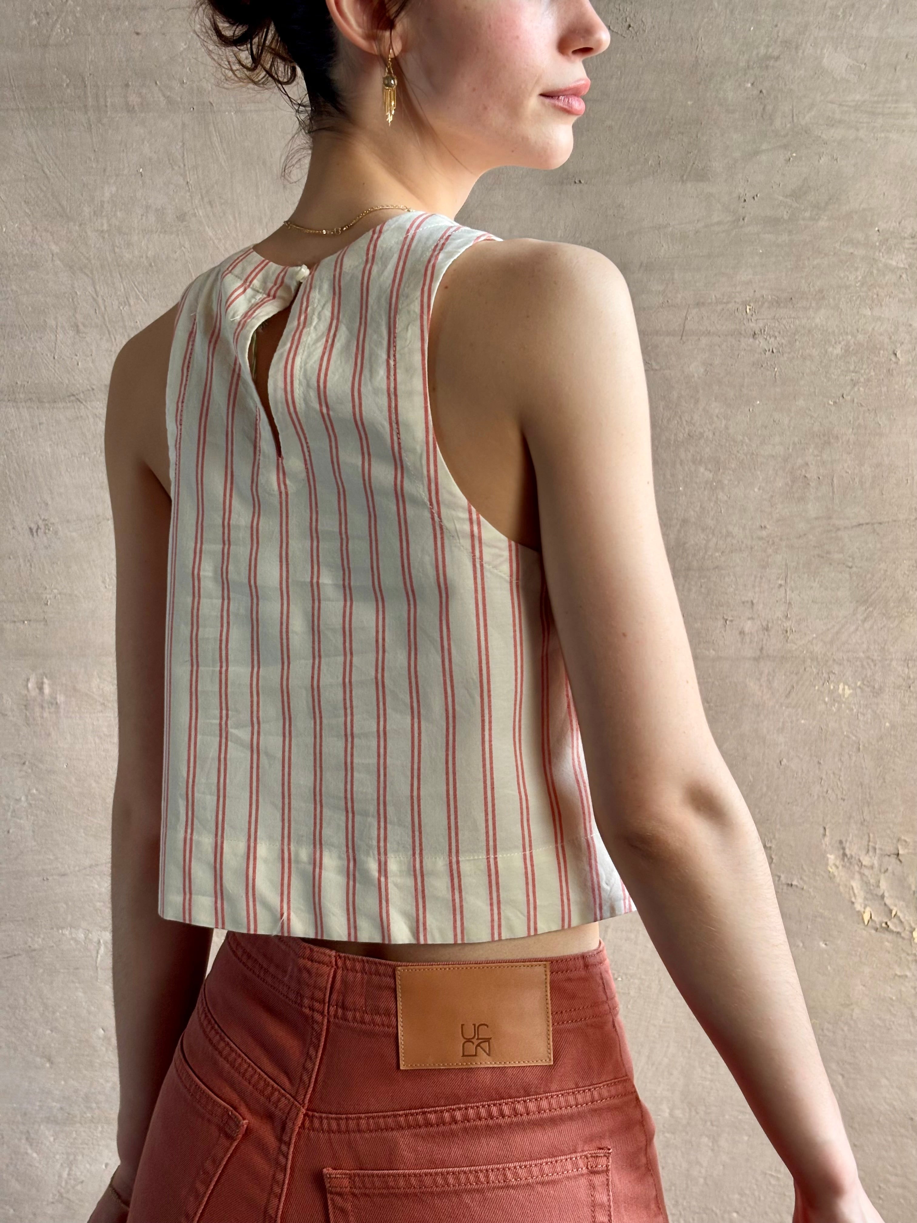 Woman wearing premium elevated casual wear Trovata Esther crew neck sleeveless cotton poplin crop top in cream and rose stripe