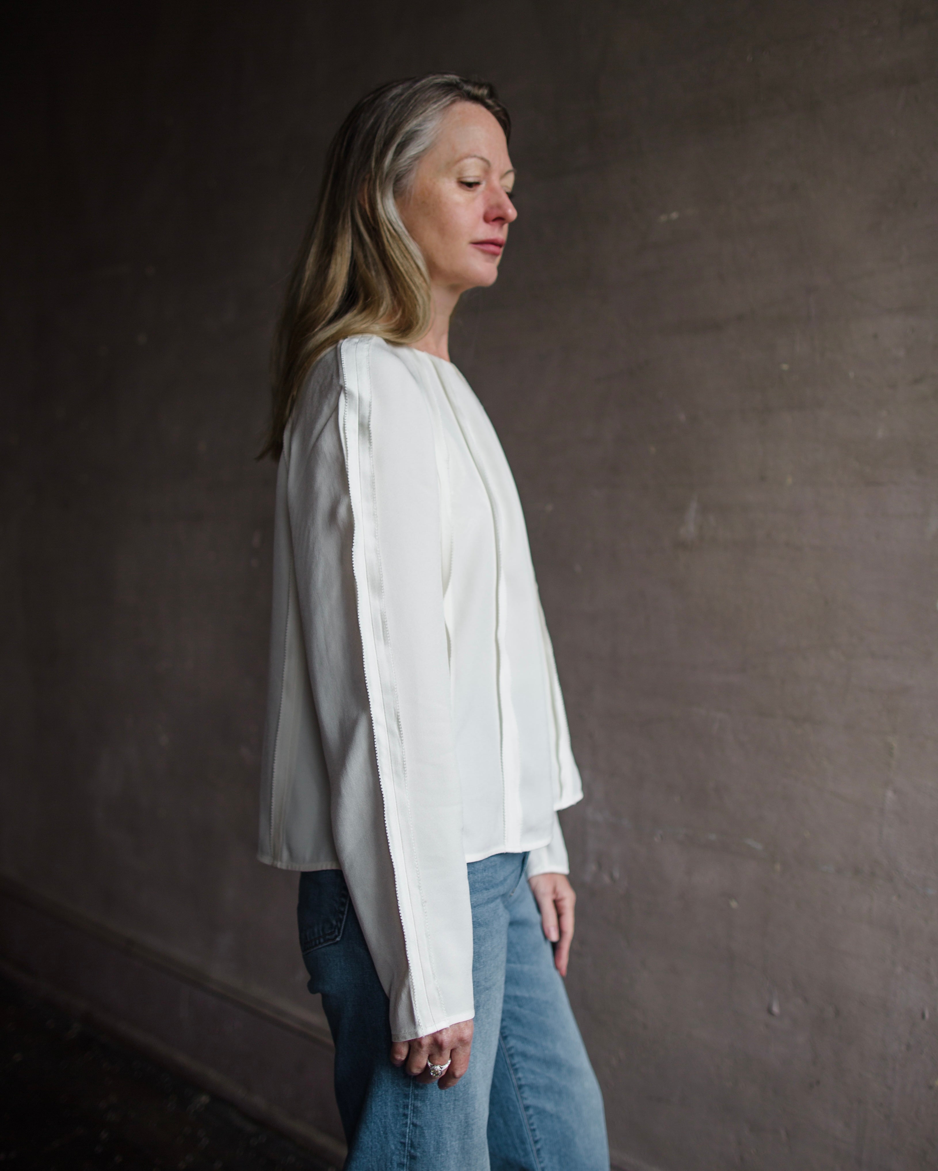 Image of a woman wearing the Ulla Johnson Kavi Blouse and Re/Done 90's High Rise Loose Jeans