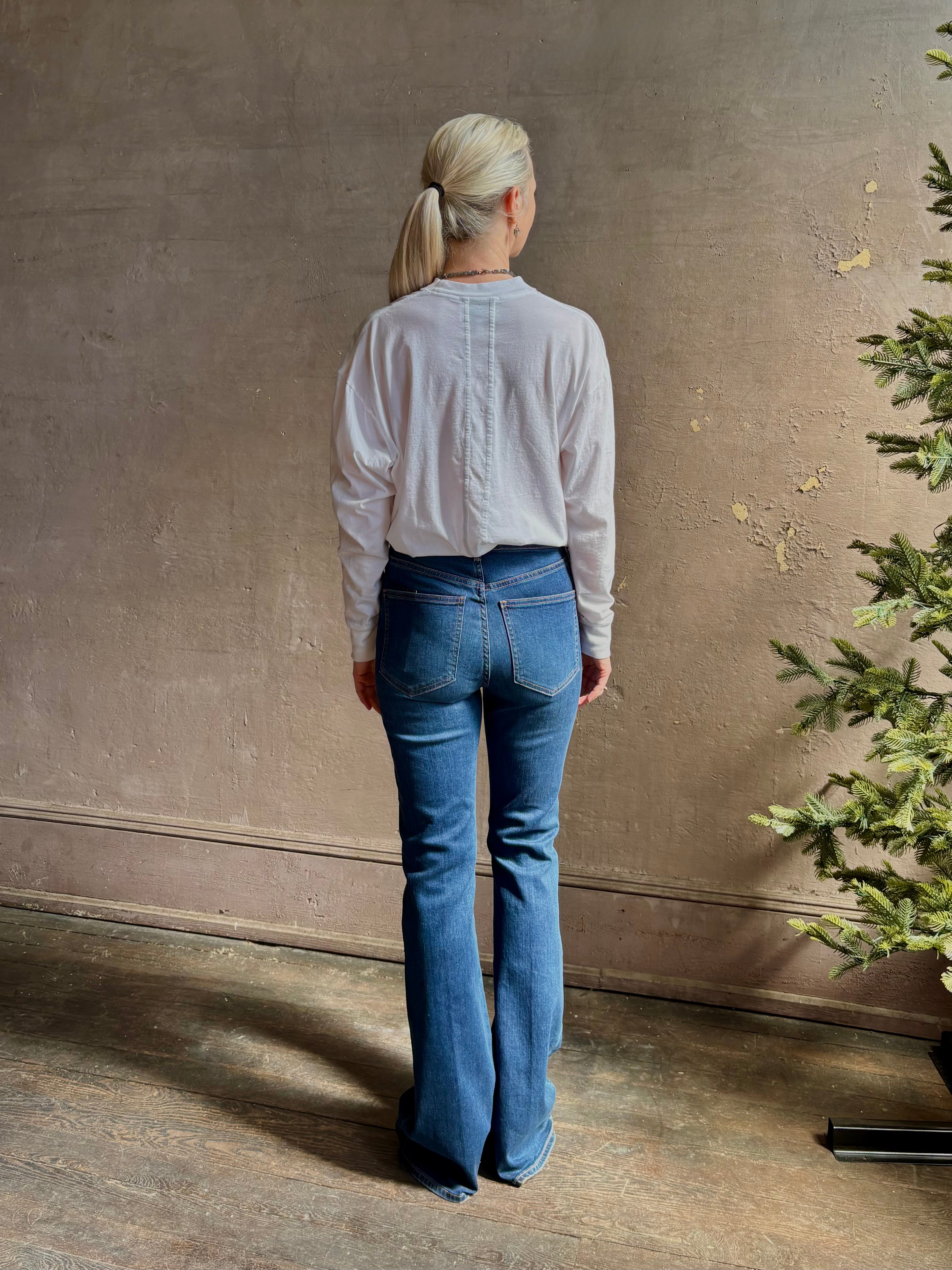Mature woman wearing VERONICA BEARD BEVERLY JEANS medium wash Women's Cotton Blend High-Rise Flared Leg