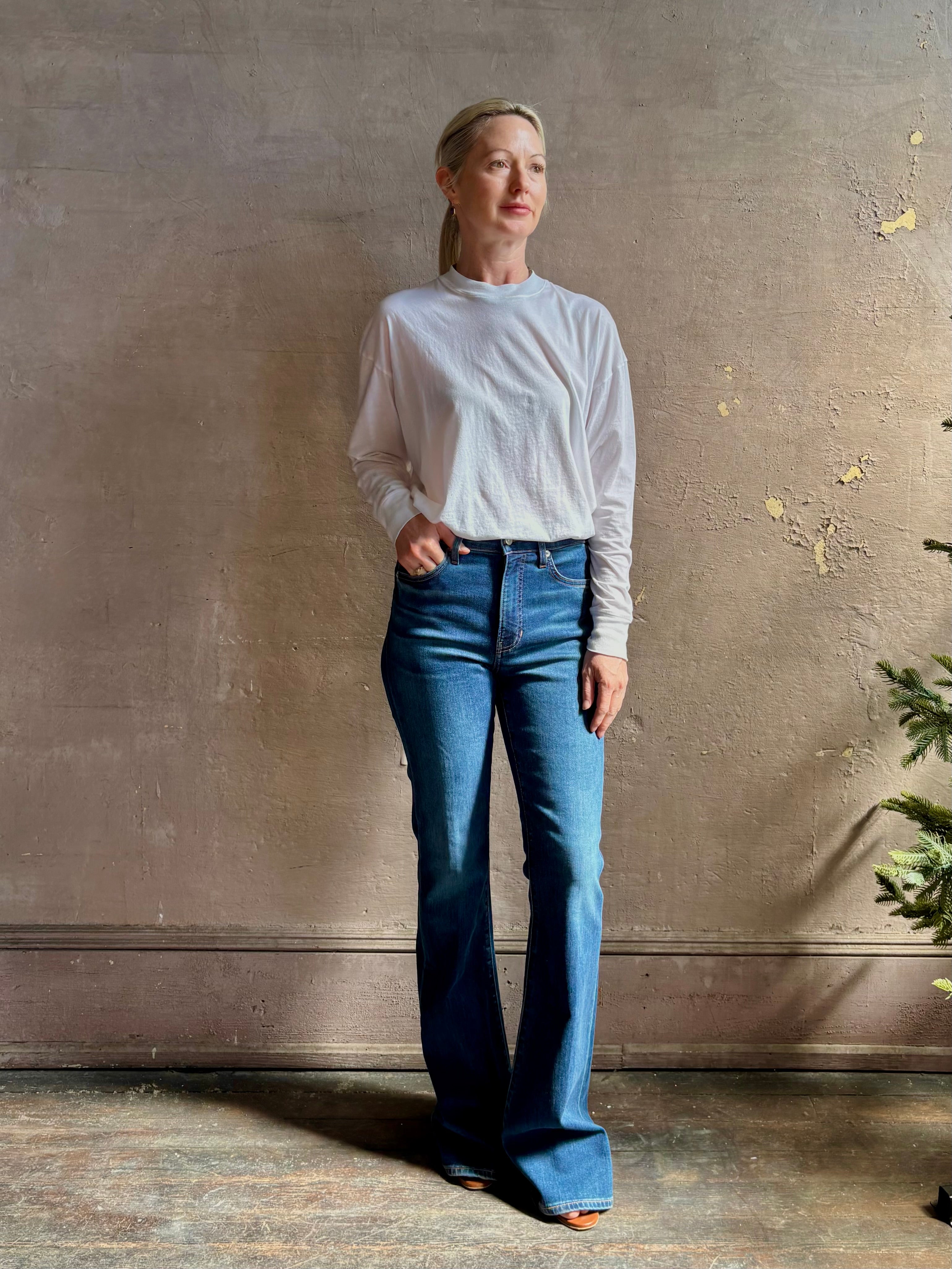 Mature woman wearing VERONICA BEARD BEVERLY JEANS medium wash Women's Cotton Blend High-Rise Flared Leg
