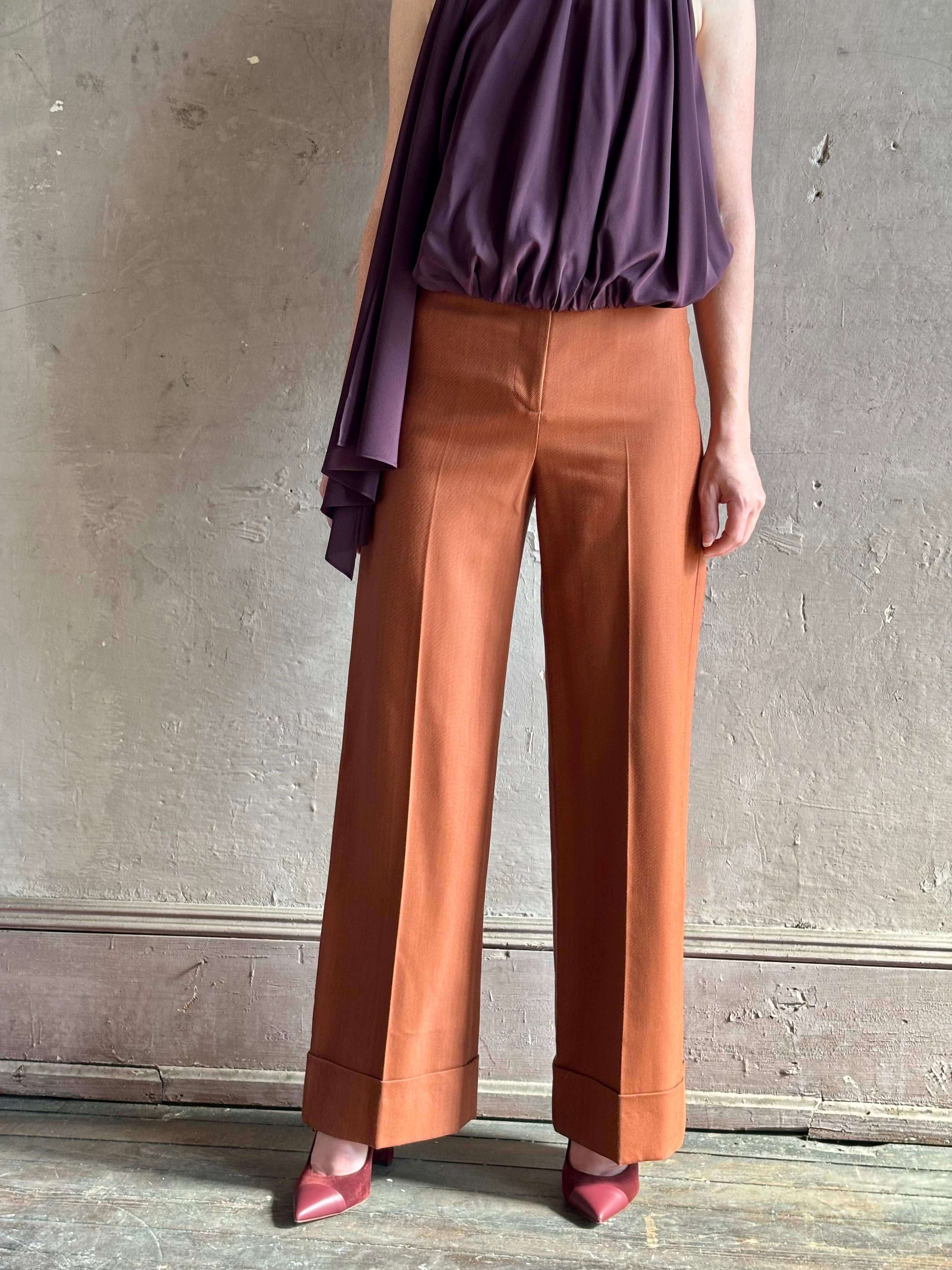 Mature woman wearing Veronica Beard Darell tailored Pant high-rise fitted waist wide leg cropped length 