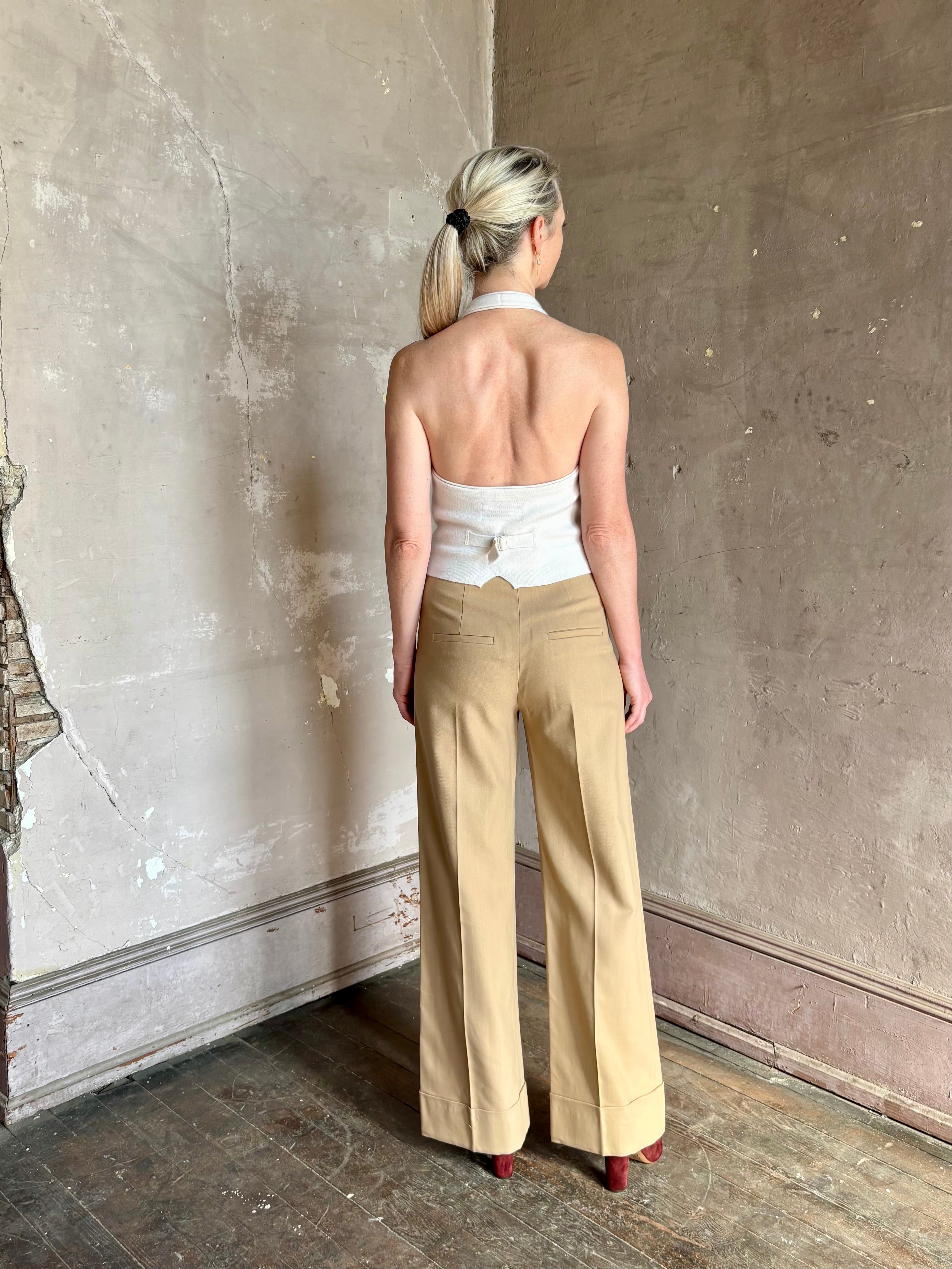 Veronica beard comfortable stretch  Darell pant high-rise fitted waist wide leg cropped length cuffed hemline 