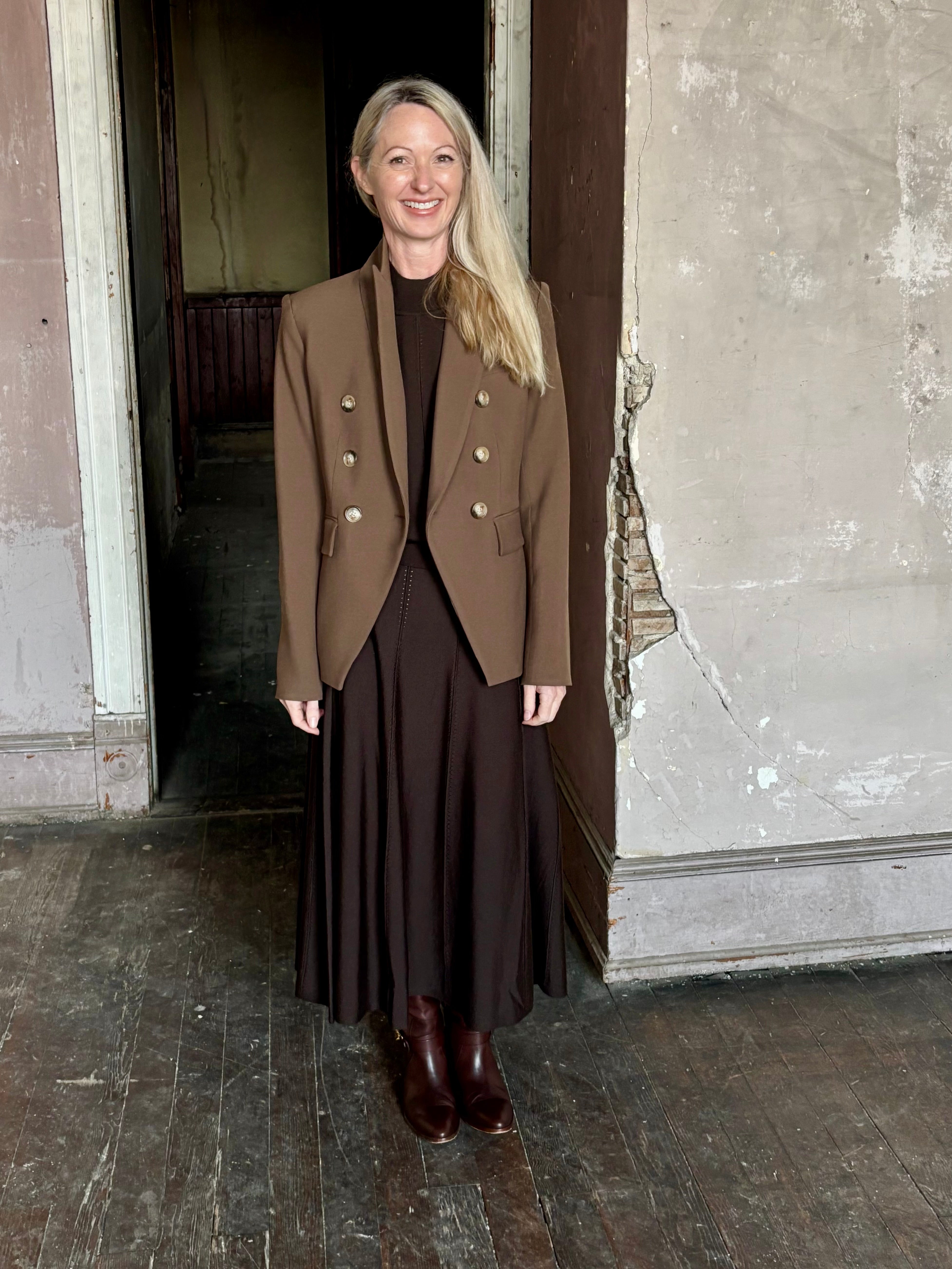 Woman wearing designer VERONICA BEARD tailored Miller Dickey Jacket in Walnut color with neutral buttons 