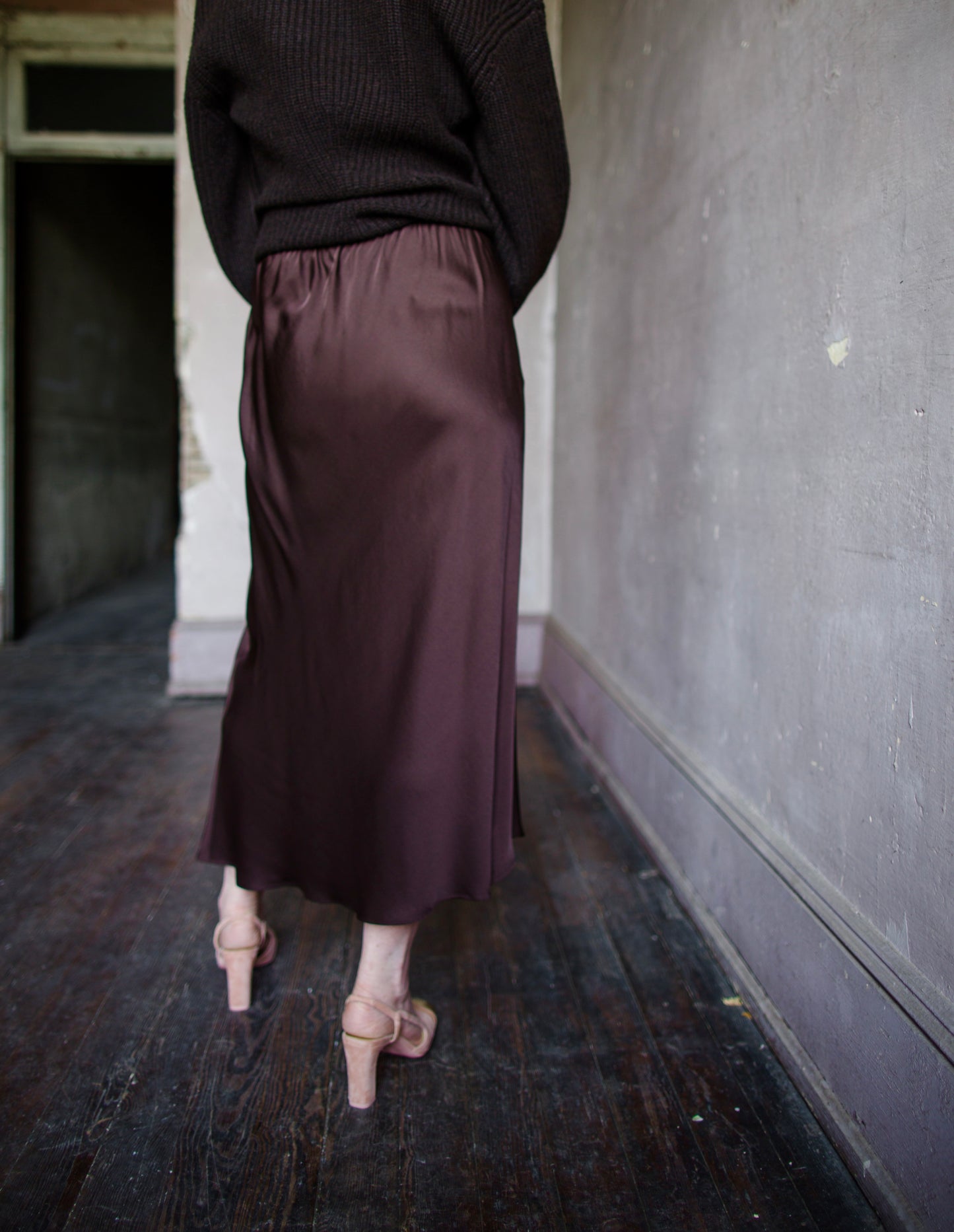 Back view woman wearing Vanessa Bruno Cruise slip skirt in viscose shade coffee