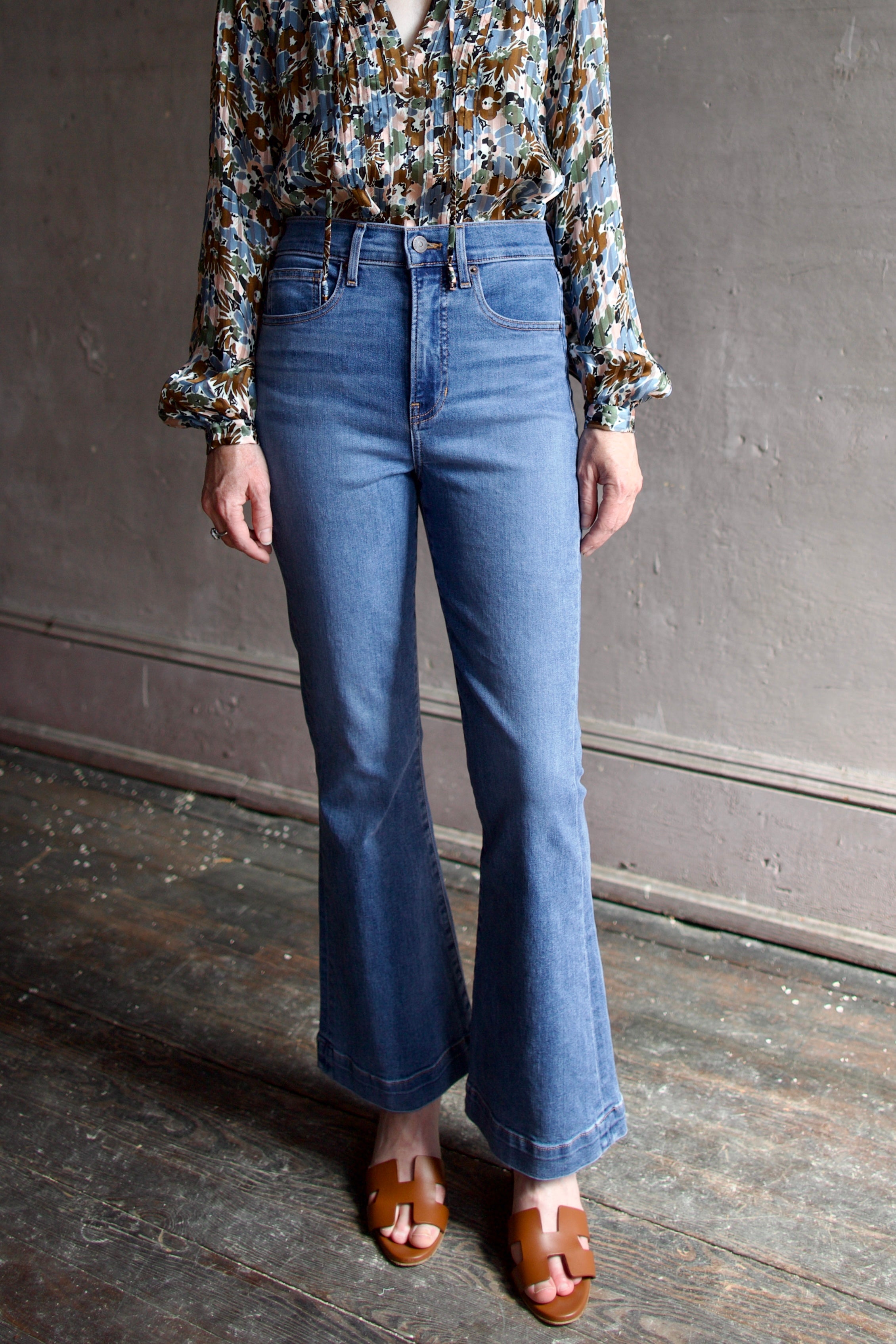 Model wearing the Veronica Bead Carson Ankle Flare Jeans in a contemporary modern design