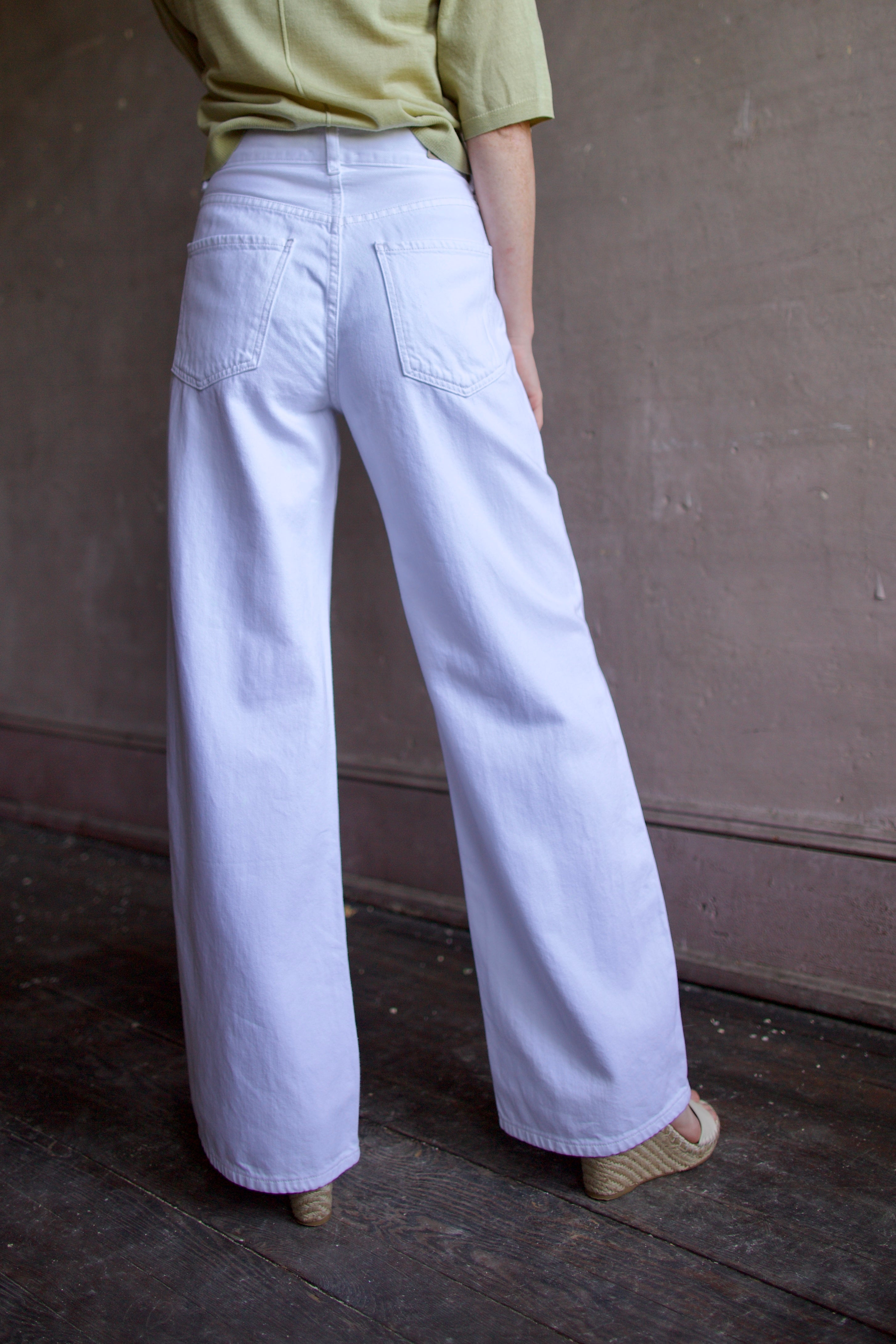 Back image of a woman wearing the Le Jean Luna Relaxed Jeans