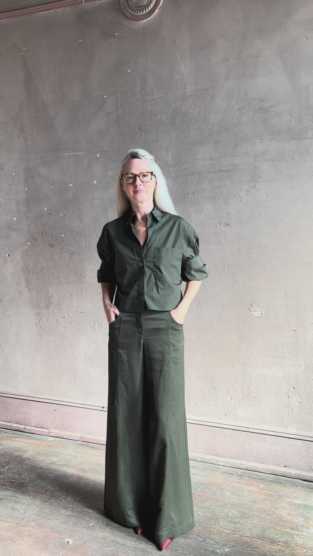 Video reviewing luxury clothin TWP next ex cotton poplin dark green rosin button-up shirt with rolled sleeves and collar