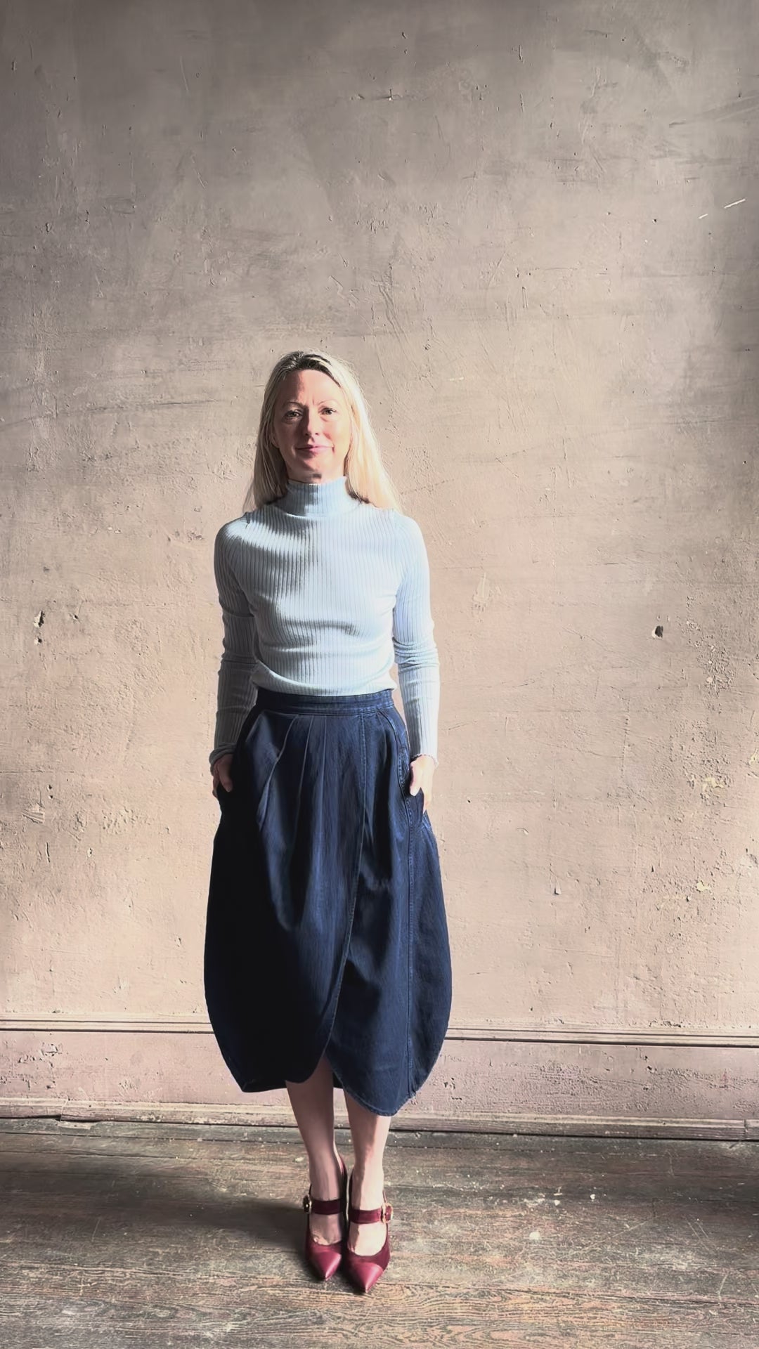 Video reviewing Rachel Comey dark wash denim midi Sobre skirt wrap-style front slit tulip design and side pockets