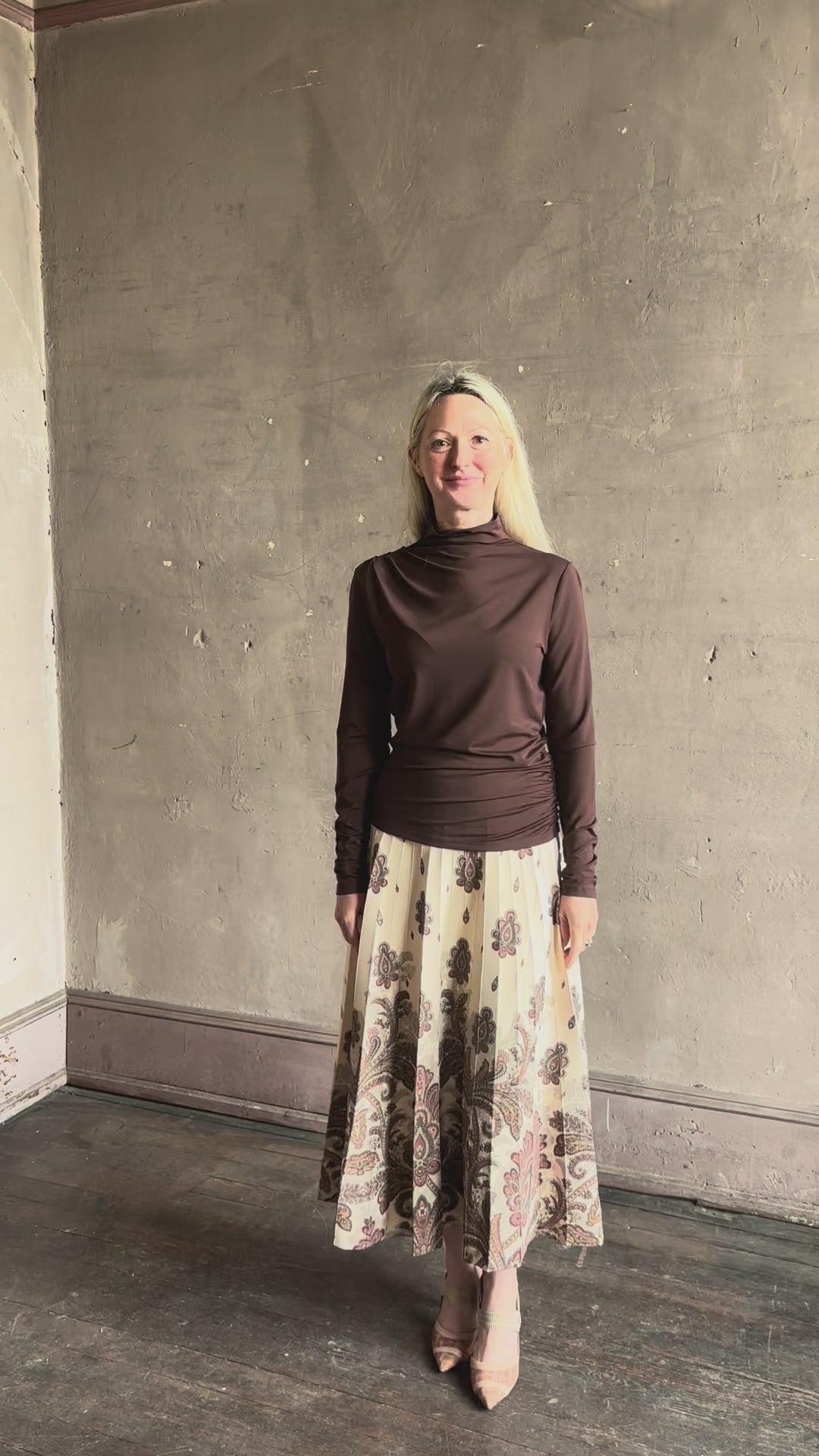 Video reviewing Veronica Beard's Mylie Top in Espresso brown lightweight lyocell with asymmetrical shoulder draping and side ruching