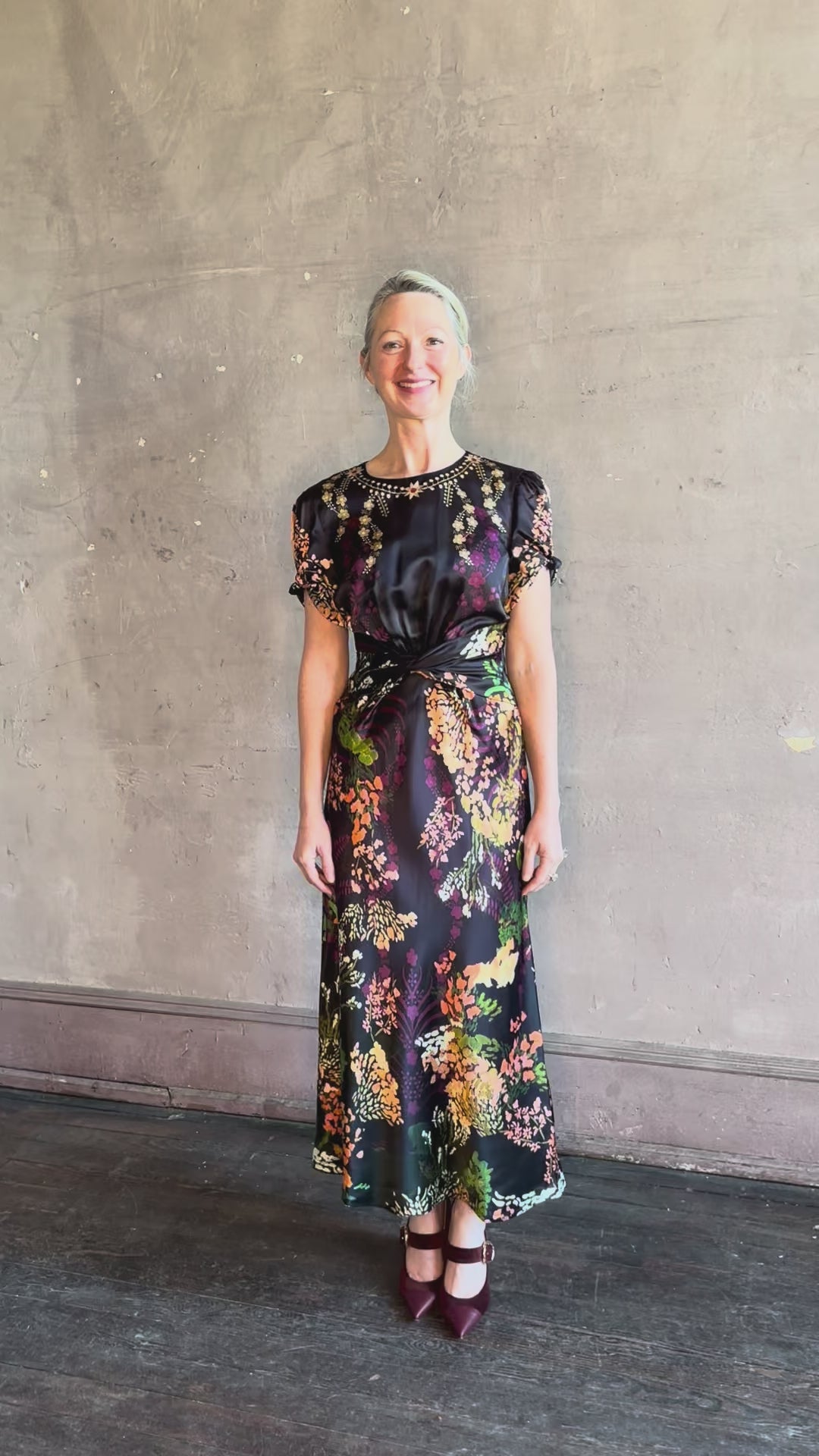 Video reviewing Saloni's Gwen C Dress in Equinox Plmt silk blend fit-and-flare silhouette cummerbund waist. Botanical, structured occasion elegance.