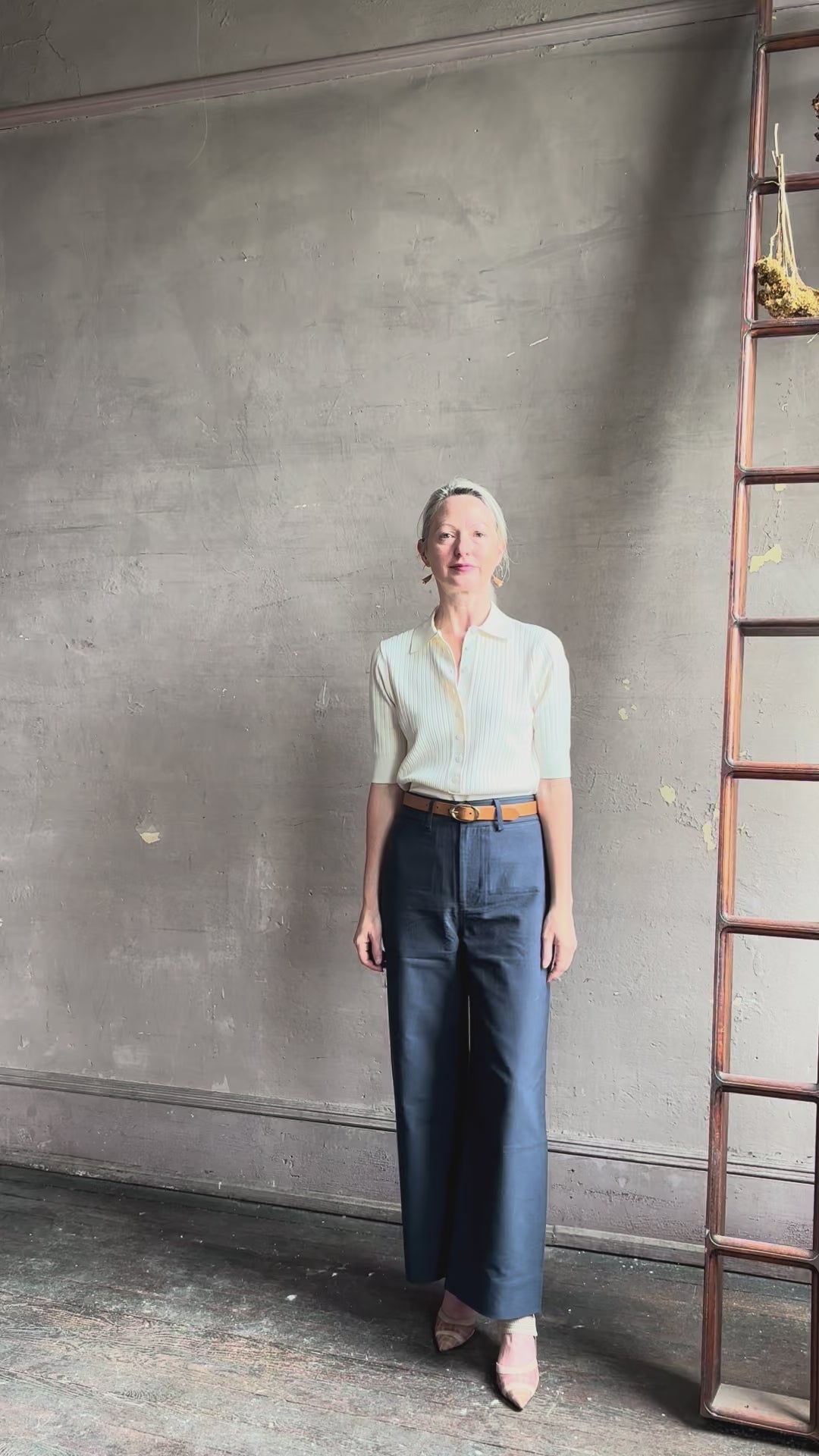 video reviewing apiece apart merida slim wide leg pant oganic cotton high rise button and zipper flat front