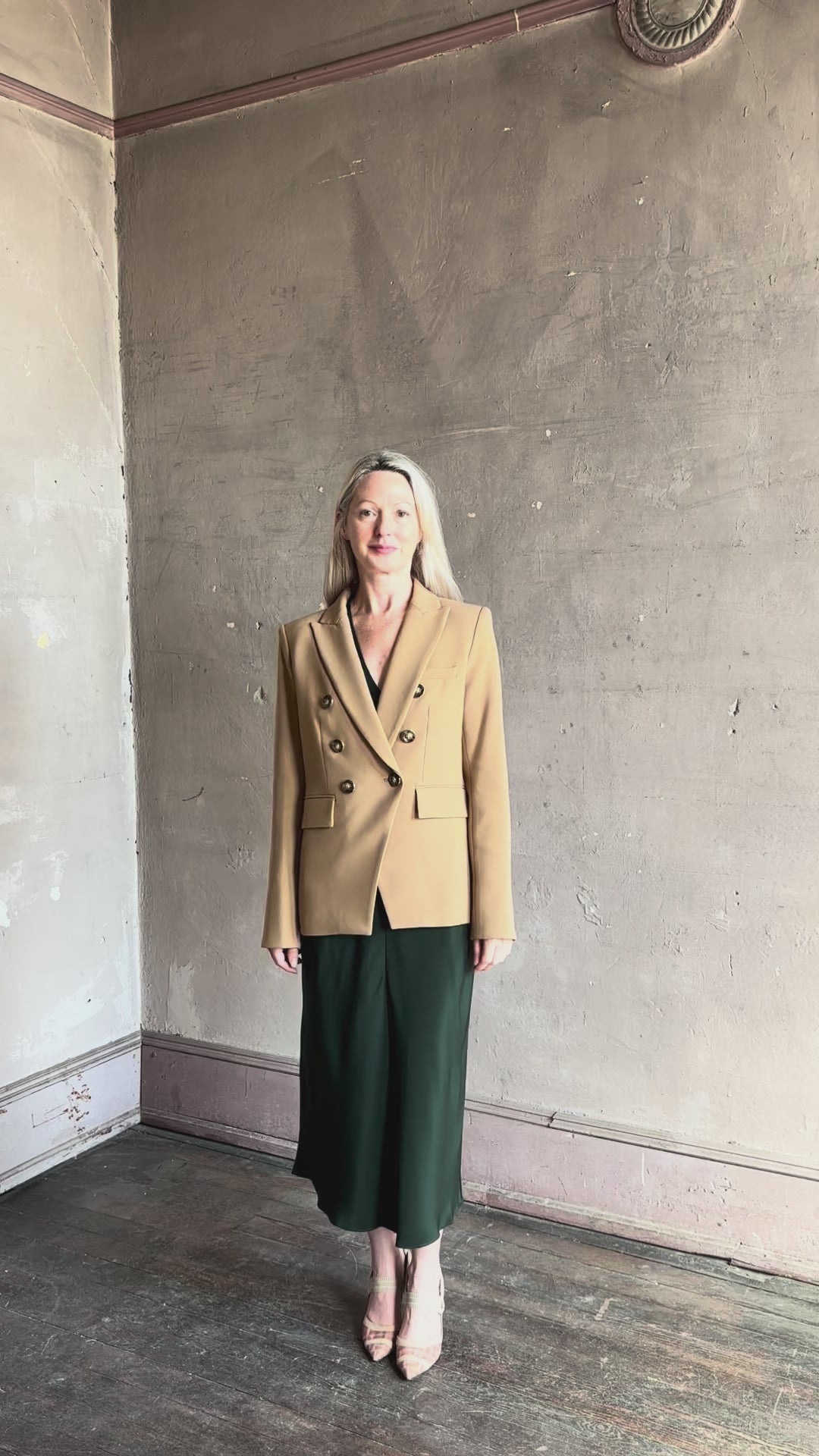 Video reviewing Veronica Beard Miller Dickey Jacket in Heritage Khaki tailored blazer flattering back darts made in USA