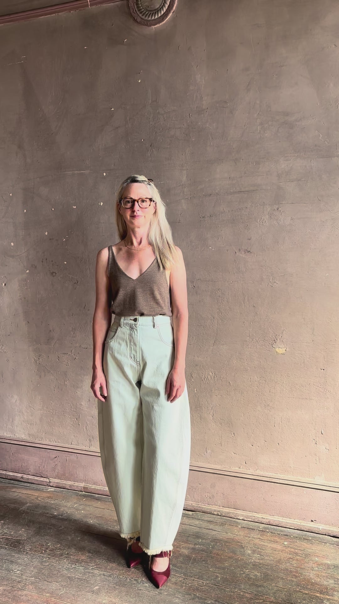 video reviewing SPRWMN camille truffle tank front and back V-necklines in a rolled ege lightweight cashmere