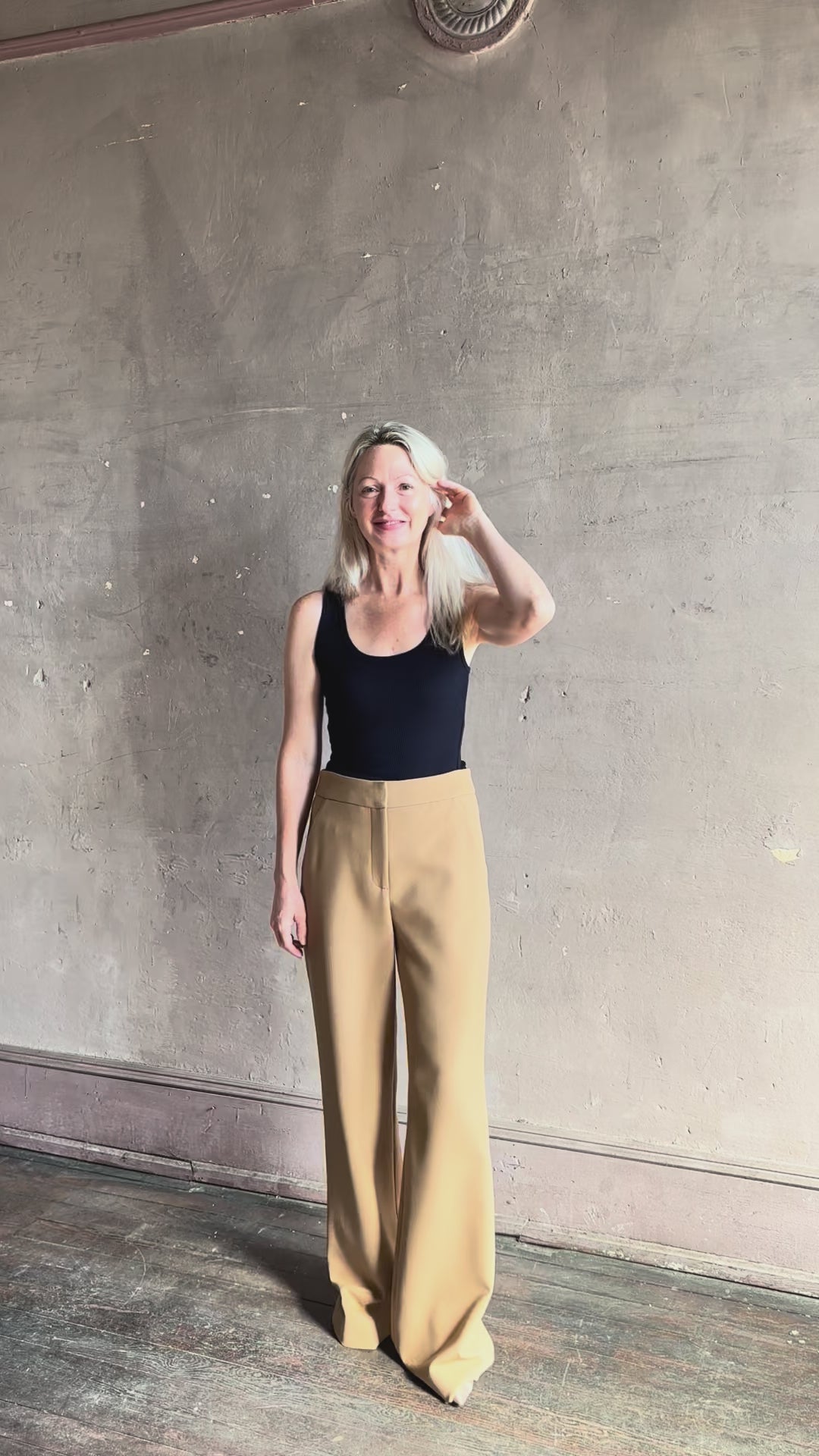 Video reviewing Veronica Beard Tonelli Pant Heritage Khaki flat-front beltless tailored trouser made in America