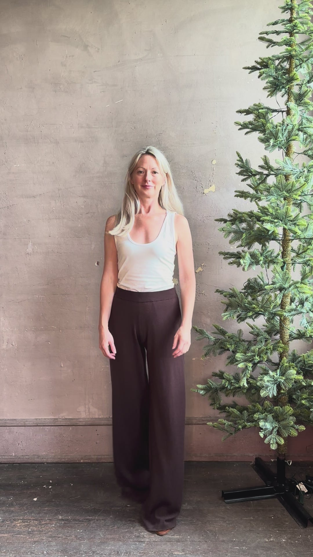 video reviewing SPRWMN premium knit cashmere brown pant elastic waistband  mid-rise wide leg