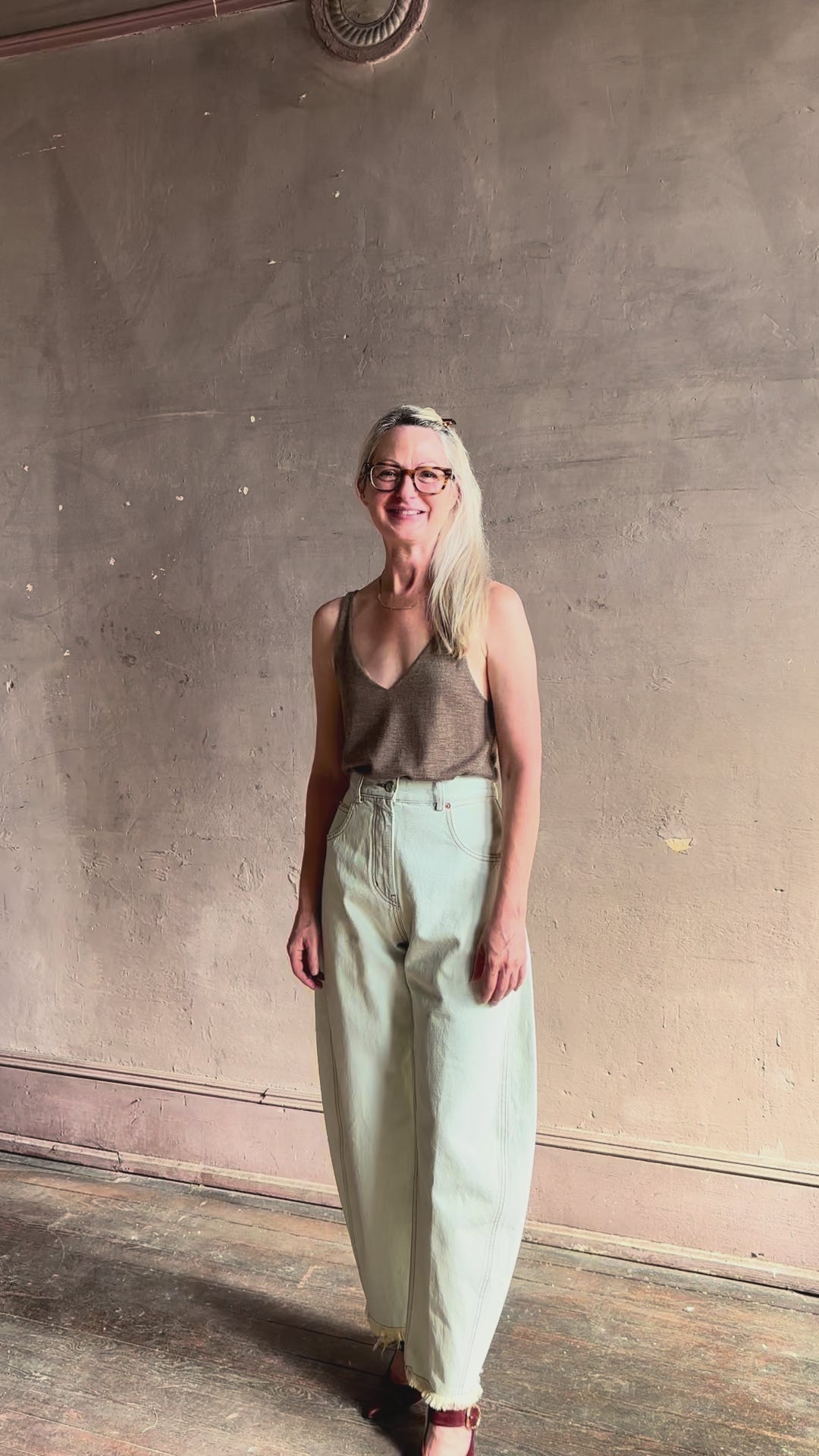 Video reviewing Rachel Comey barrel leg Keenan rigid cotton denim pant sculptural designer jean made in USA