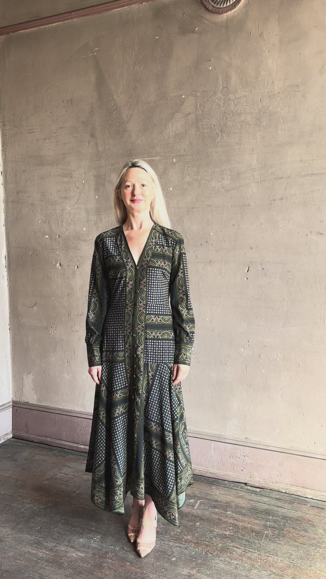 Video reviewing Veronica Beard Skye maxi Dress New Navy A-line long sleeves asymmetrical hem block print
