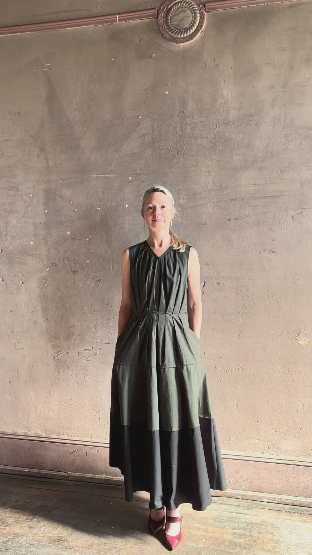 video reviewing Proenza schouler Kailey green and black maxi cotton poplin dress V-neck sleeveless pockets