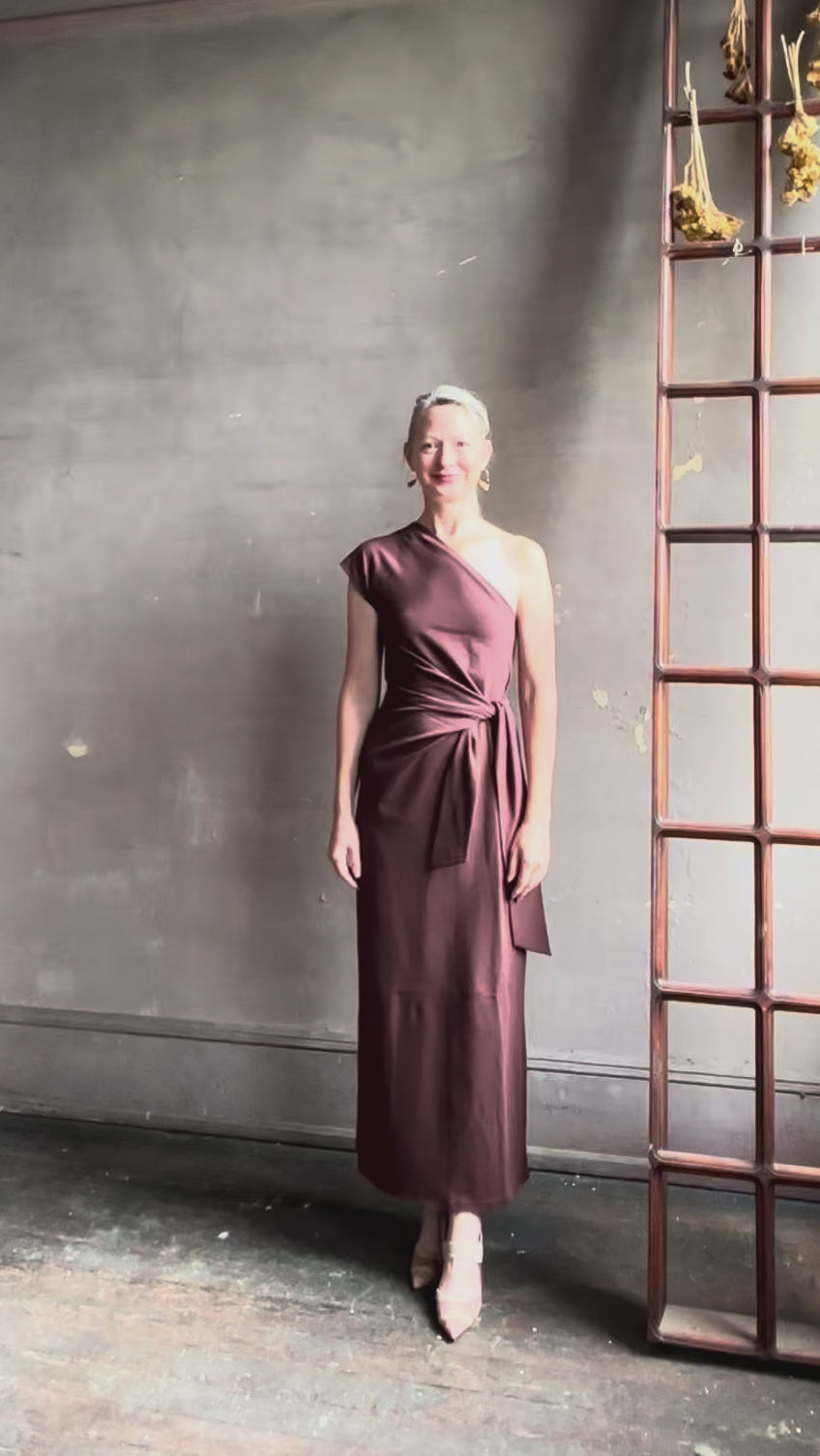 video reviewing Apiece Apart brown comfy jersey cotton maxi dress one shoulder twist tie waist 